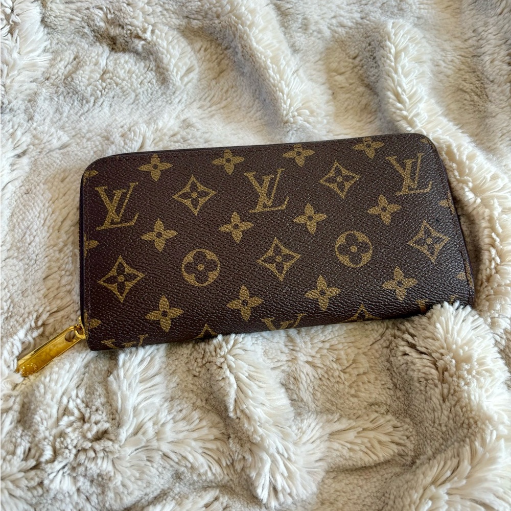 Lookalike Louis Vuitton wallet